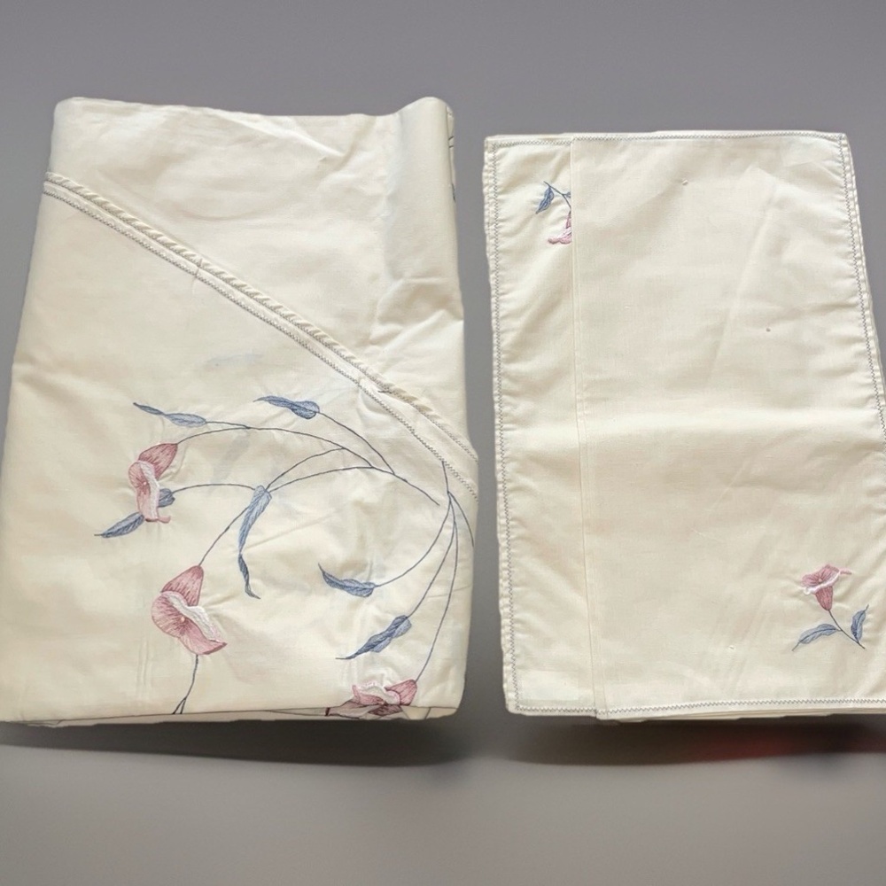 Belcrest Round Floral Embroidered Tablecloth & 6 Napkins Vintage NWT 68"